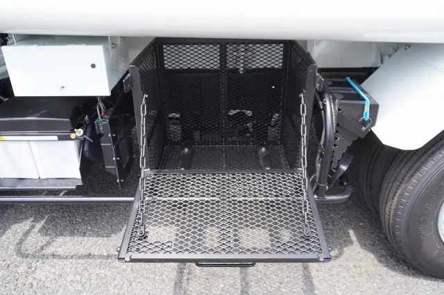 三菱 キャンター 2RG-FEAV0(2WD)の写真12