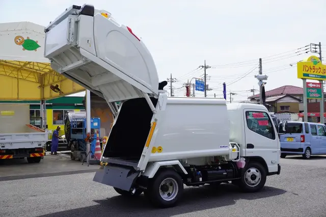 三菱 キャンター 2RG-FEAV0(2WD)の写真23