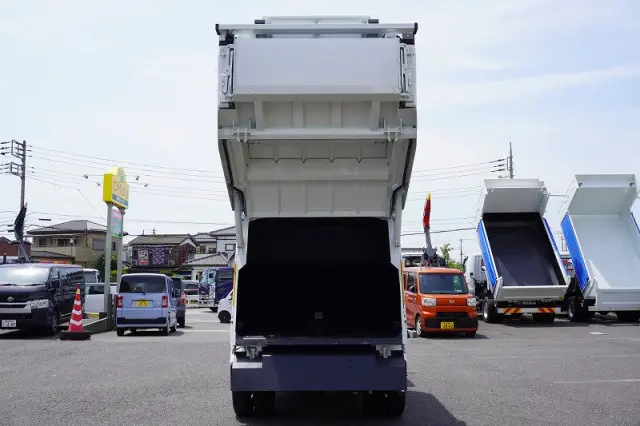 三菱 キャンター 2RG-FEAV0(2WD)の写真24