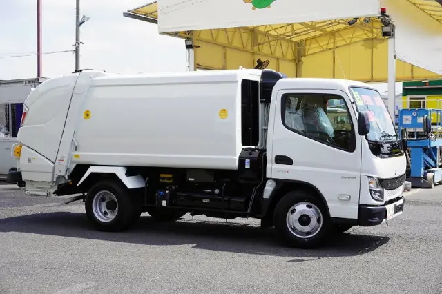 三菱 キャンター 2RG-FEAV0(2WD)の写真6