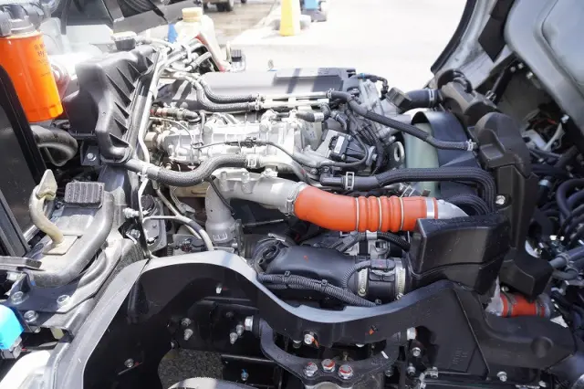 三菱 キャンター 2RG-FEAV0(2WD)の写真14