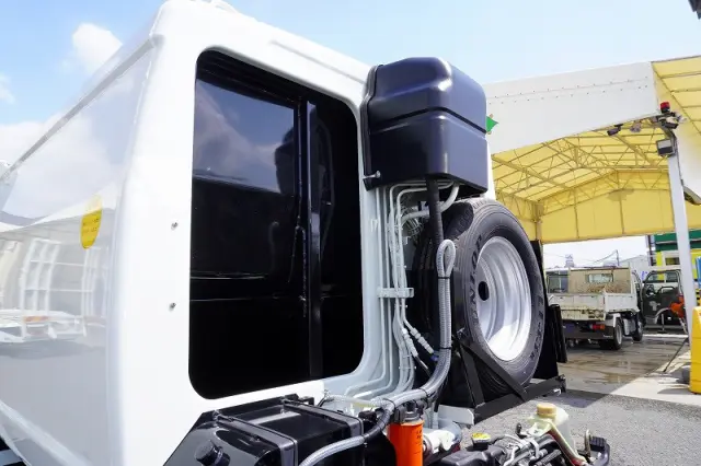 三菱 キャンター 2RG-FEAV0(2WD)の写真15