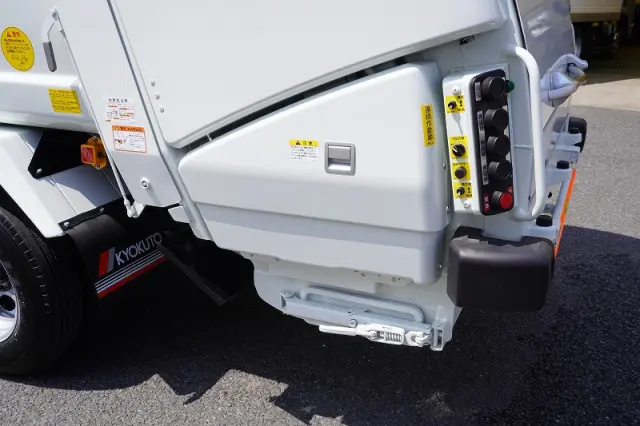 三菱 キャンター 2RG-FEAV0(2WD)の写真18