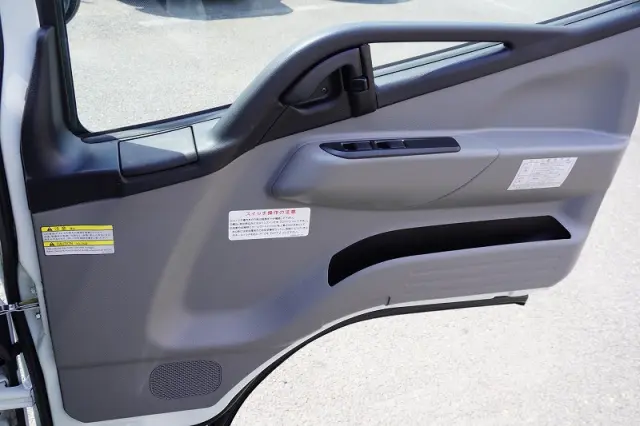 三菱 キャンター 2RG-FEAV0(2WD)の写真32