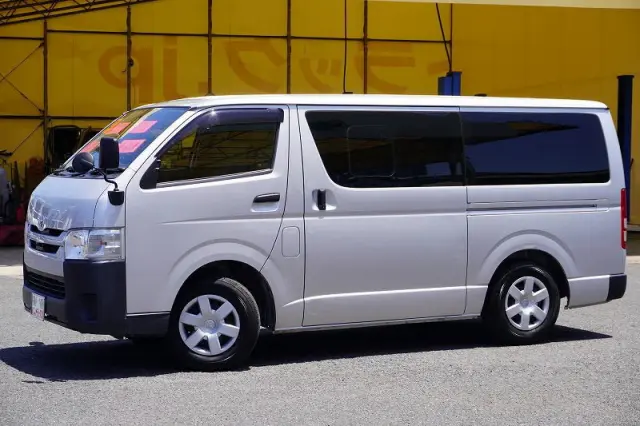 トヨタ ハイエースバン CBF-TRH200V(2WD)の写真1