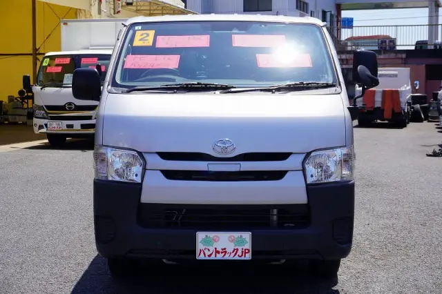 トヨタ ハイエースバン CBF-TRH200V(2WD)の写真2
