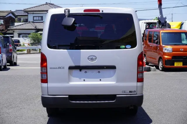 トヨタ ハイエースバン CBF-TRH200V(2WD)の写真4