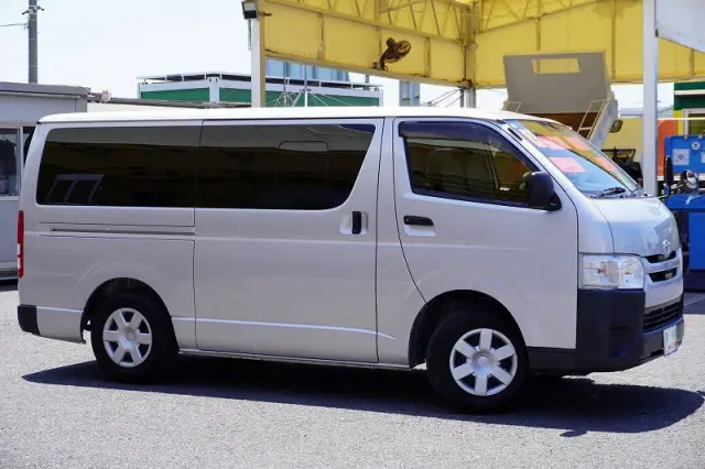 トヨタ ハイエースバン CBF-TRH200V(2WD)の写真6