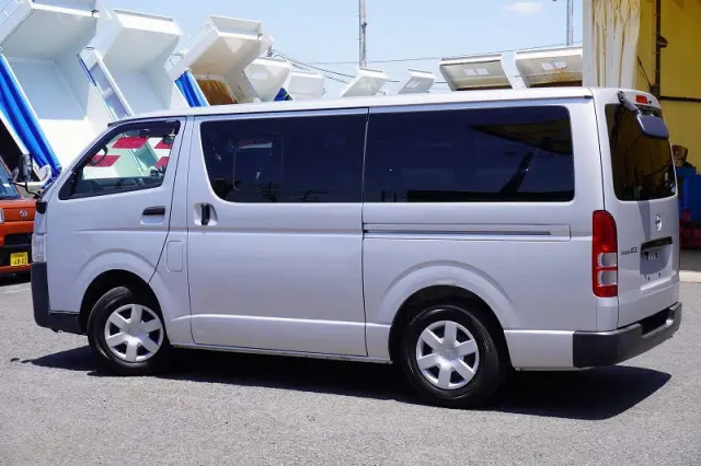トヨタ ハイエースバン CBF-TRH200V(2WD)の写真7