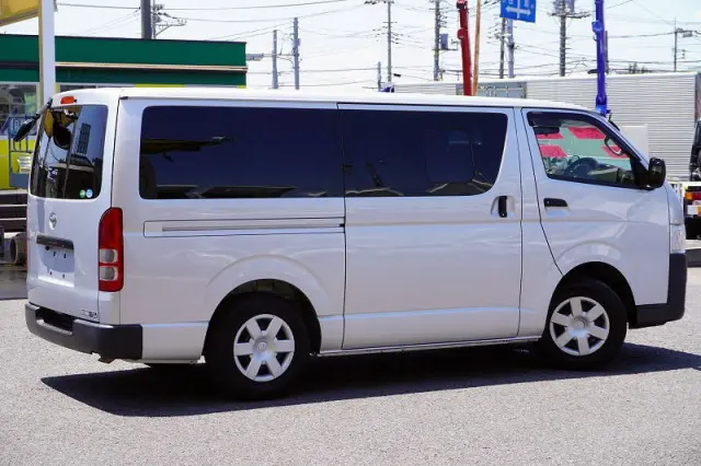 トヨタ ハイエースバン CBF-TRH200V(2WD)の写真8
