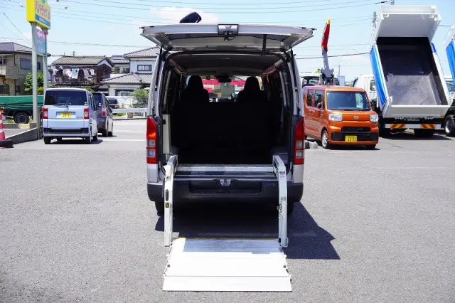 トヨタ ハイエースバン CBF-TRH200V(2WD)の写真15