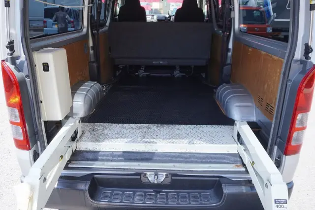 トヨタ ハイエースバン CBF-TRH200V(2WD)の写真16