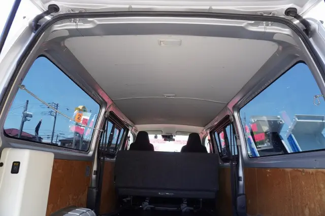 トヨタ ハイエースバン CBF-TRH200V(2WD)の写真17