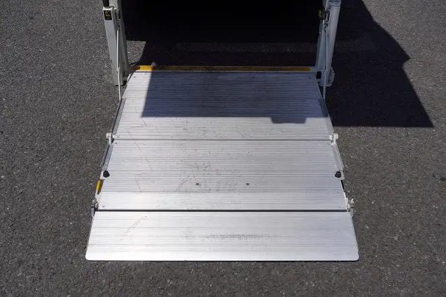 トヨタ ハイエースバン CBF-TRH200V(2WD)の写真19