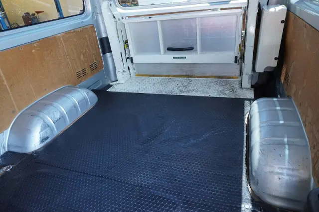 トヨタ ハイエースバン CBF-TRH200V(2WD)の写真25