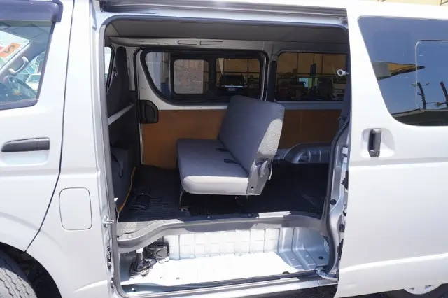 トヨタ ハイエースバン CBF-TRH200V(2WD)の写真26