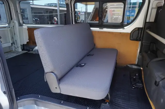 トヨタ ハイエースバン CBF-TRH200V(2WD)の写真28