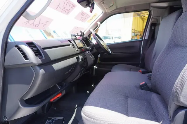 トヨタ ハイエースバン CBF-TRH200V(2WD)の写真39