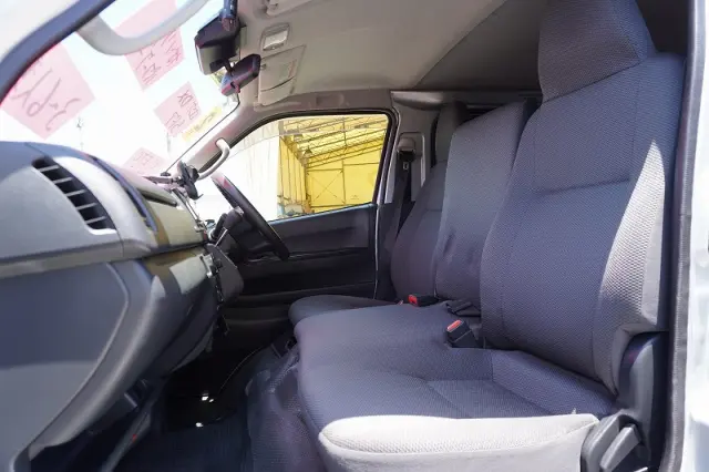トヨタ ハイエースバン CBF-TRH200V(2WD)の写真40
