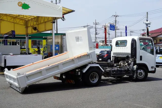 いすゞ エルフ TKG-NPR85YN(2WD)の写真9