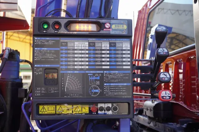 三菱 ファイター 2DG-FQ62F(6x4)の写真26