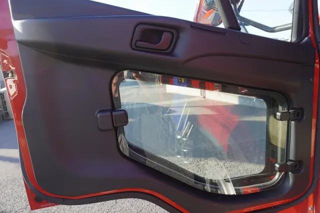 三菱 ファイター 2DG-FQ62F(6x4)の写真45