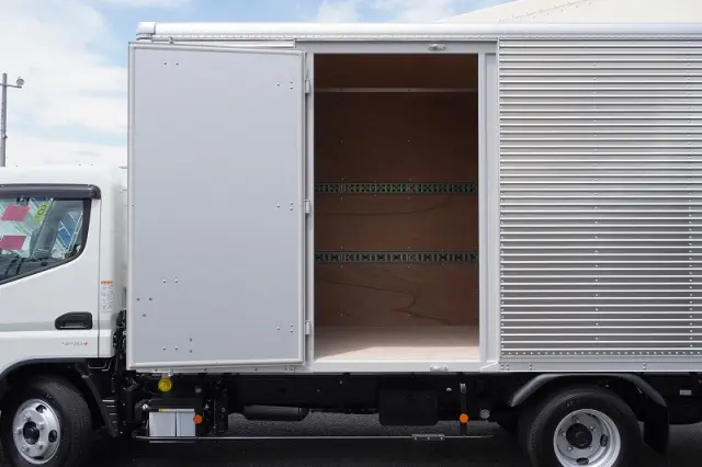 三菱 キャンター 2RG-FEA20(2WD)の写真17