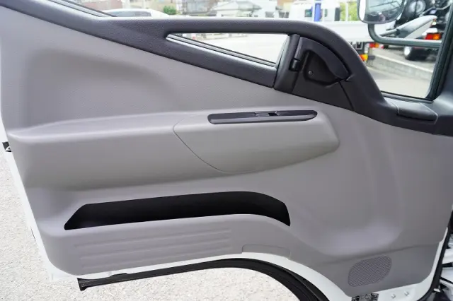 三菱 キャンター 2RG-FEA20(2WD)の写真38