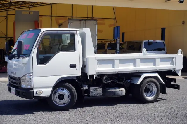 いすゞ エルフ TPG-NKR85AN(2WD)の写真1