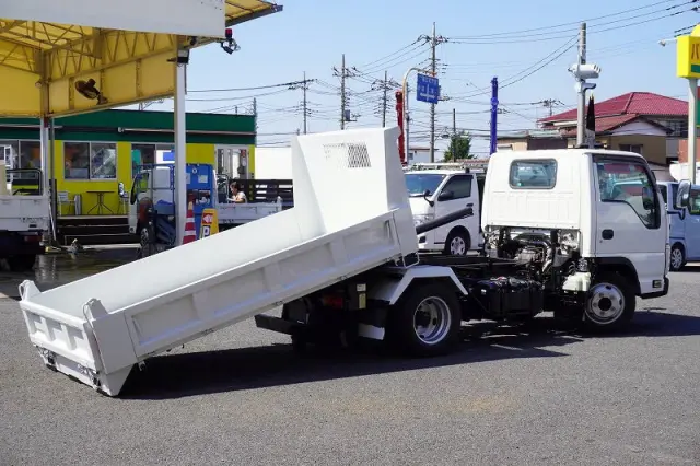 いすゞ エルフ TPG-NKR85AN(2WD)の写真9