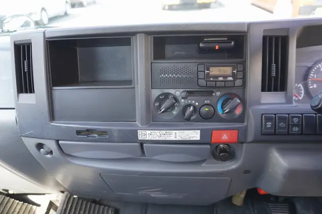 いすゞ エルフ TPG-NKR85AN(2WD)の写真32