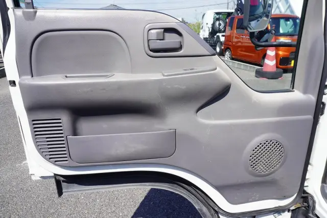 いすゞ エルフ TPG-NKR85AN(2WD)の写真40