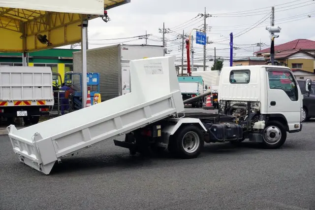 いすゞ エルフ TPG-NKR85AN(2WD)の写真9