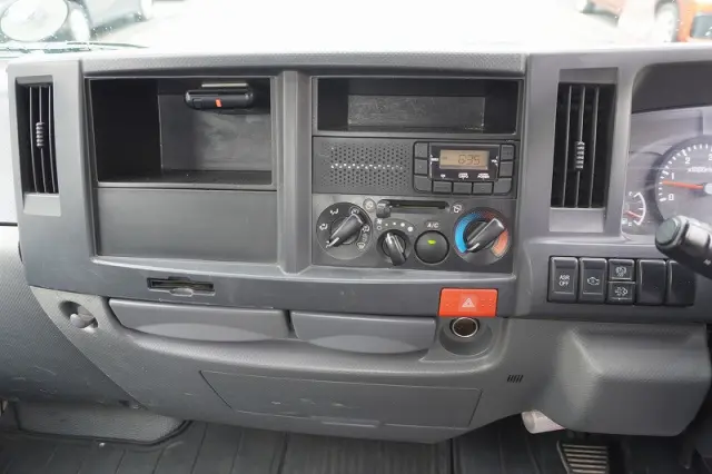 いすゞ エルフ TPG-NKR85AN(2WD)の写真32
