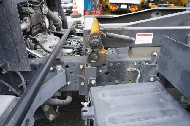 いすゞ エルフ TKG-NPR85YN(2WD)の写真13