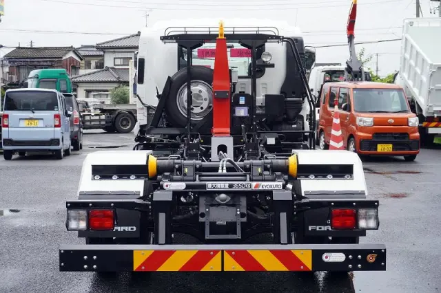 いすゞ フォワード 2RG-FRR90S2(2WD)の写真4