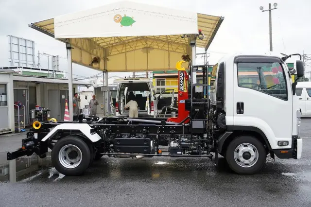 いすゞ フォワード 2RG-FRR90S2(2WD)の写真5