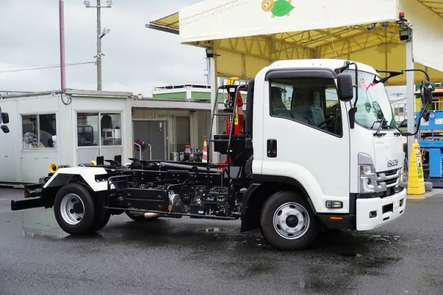 いすゞ フォワード 2RG-FRR90S2(2WD)の写真6