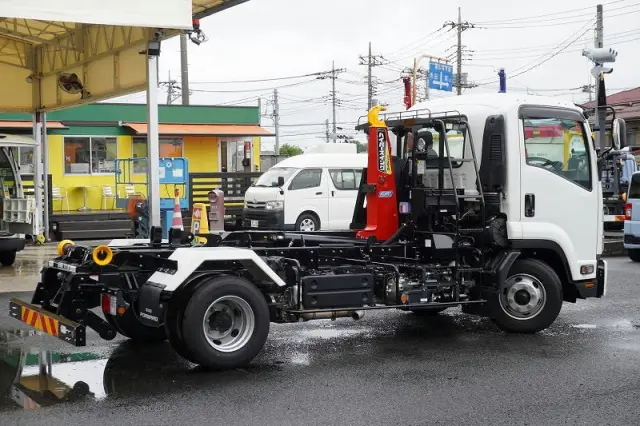 いすゞ フォワード 2RG-FRR90S2(2WD)の写真8