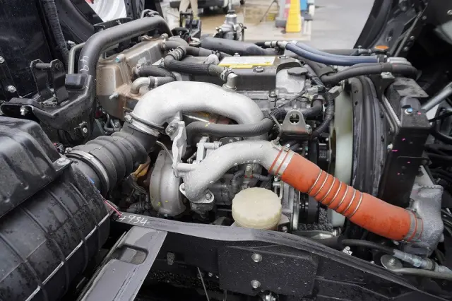 いすゞ フォワード 2RG-FRR90S2(2WD)の写真15