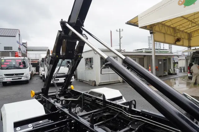 いすゞ フォワード 2RG-FRR90S2(2WD)の写真22