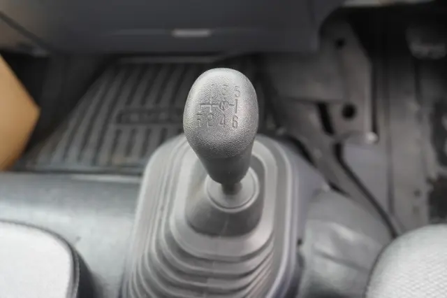 いすゞ フォワード 2RG-FRR90S2(2WD)の写真26