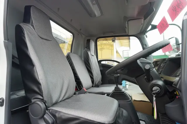 いすゞ フォワード 2RG-FRR90S2(2WD)の写真31