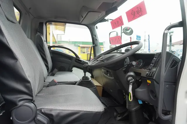 いすゞ フォワード 2RG-FRR90S2(2WD)の写真32