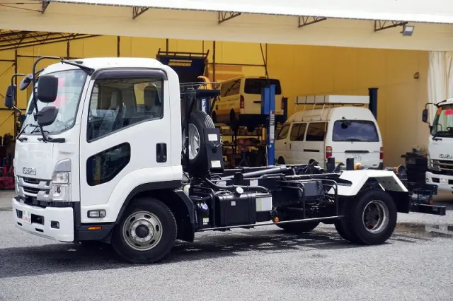 いすゞ フォワード 2RG-FRR90S1(2WD)の写真1