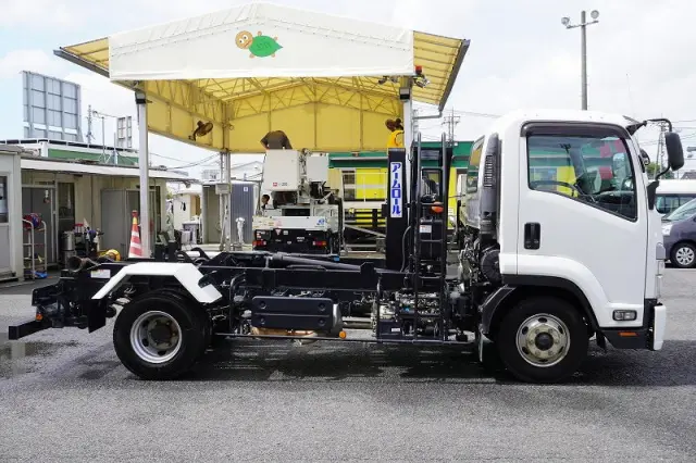 いすゞ フォワード 2RG-FRR90S1(2WD)の写真5