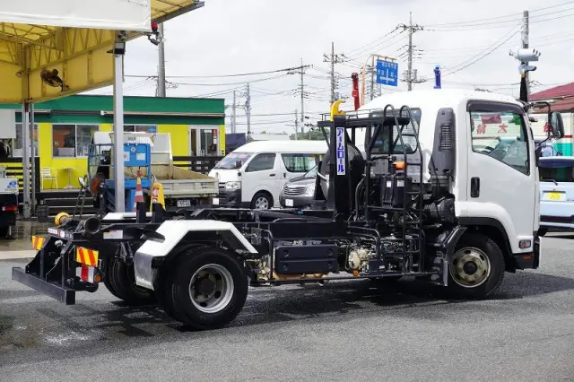 いすゞ フォワード 2RG-FRR90S1(2WD)の写真8