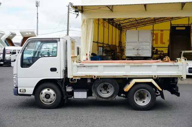 いすゞ エルフ TPG-NKR85AN(2WD)の写真3