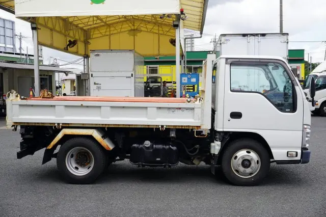 いすゞ エルフ TPG-NKR85AN(2WD)の写真5