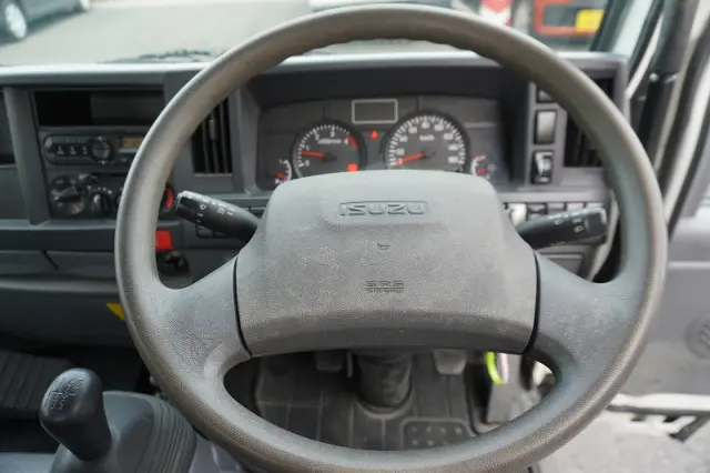 いすゞ エルフ TPG-NKR85AN(2WD)の写真32